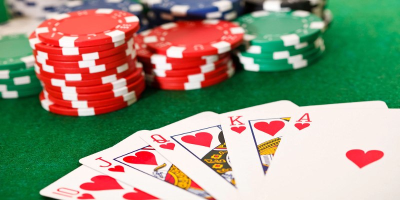 Ván chơi Texas Poker diễn ra theo nhiều vòng đấu trí